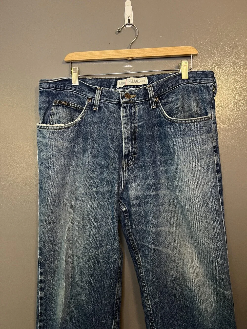 Lee Jeans Mens 38x29 Blue Relaxed Fit Denim Distressed Medium Wash 100% Cotton